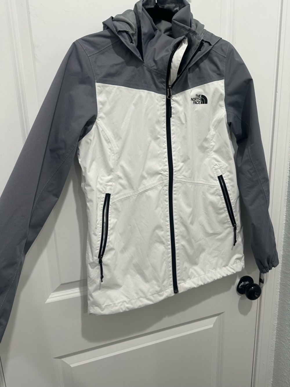 The North Face Resolve Dryvent Women’s Two-Tone Hooded Jacket - White & Gray - Picture 2 of 8